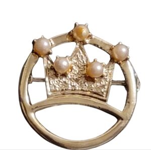 Crown brooch with faux pearls gold tone royal royaltycore king queen vintage